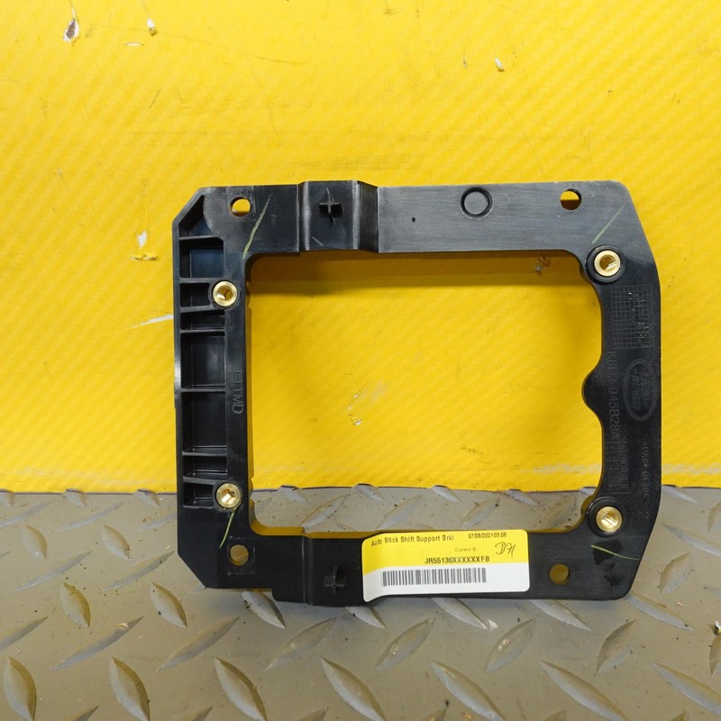 2020-2022 RANGE ROVER EVOQUE COVER BRACKET GEAR SHIFT OEM K8D2045B28A