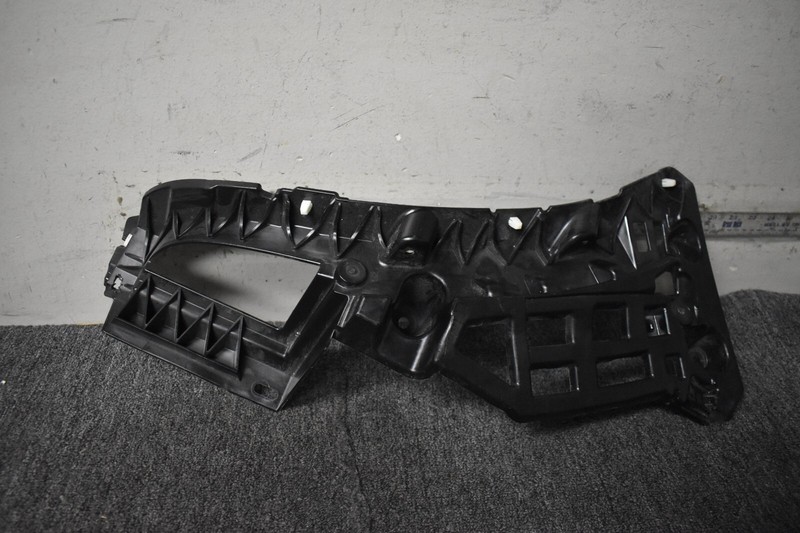 2015-2021 PORSCHE MACAN REAR DRIVER SIDE BRACKET FACTORY OEM