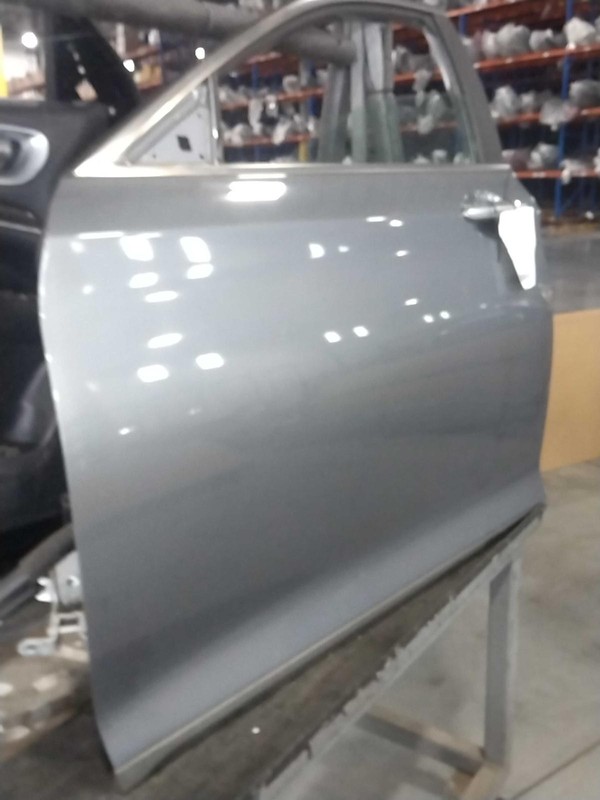 2015-2016 Hyundai Genesis Left Front Door Grey OEM 673343 122K Miles