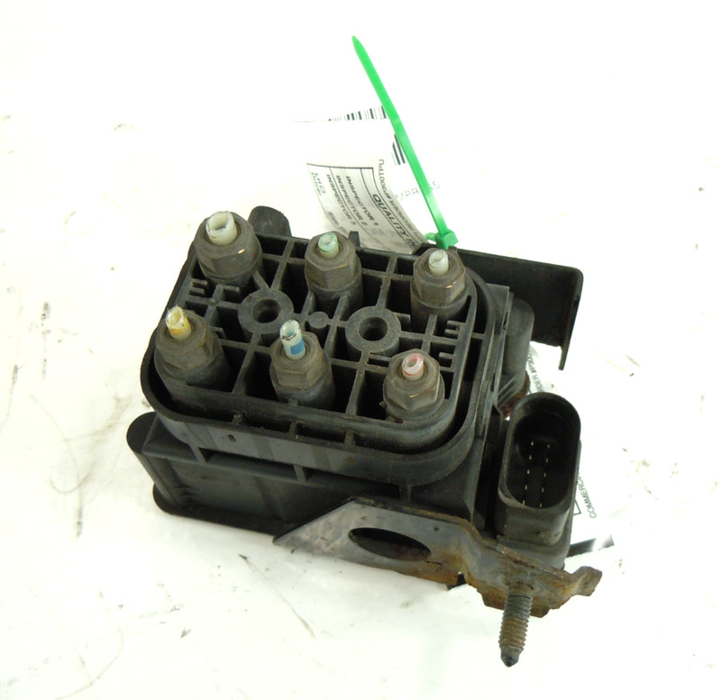 2007-2013 Mercedes-Benz S550 Air Suspension Pump Valve Block OEM A2513200058