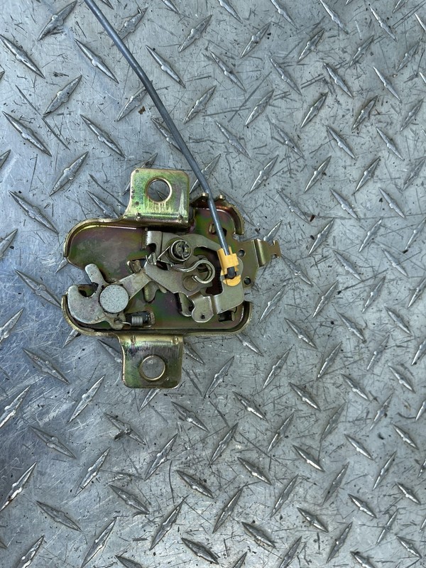 1999-2005 Mazda Miata Trunk Decklid Latch Assembly Oem Tested .