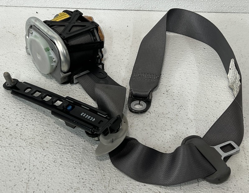 05-10 Toyota Avalon Left front driver side Seat belt OEM