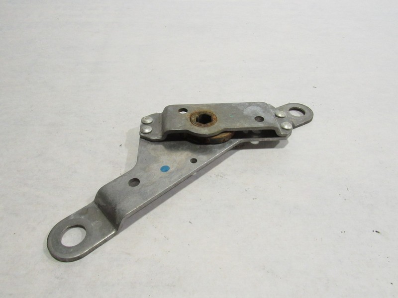 15-19 Ferrari 488 Spider 2017 Transmission Gearbox Release Mount Bracket ;@2