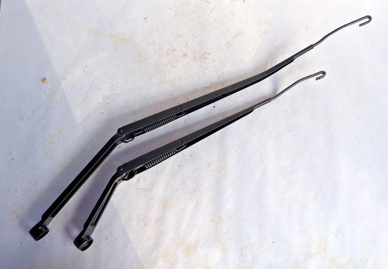 2013 Nissan Rogue Wiper Arm RH LH Set OEM