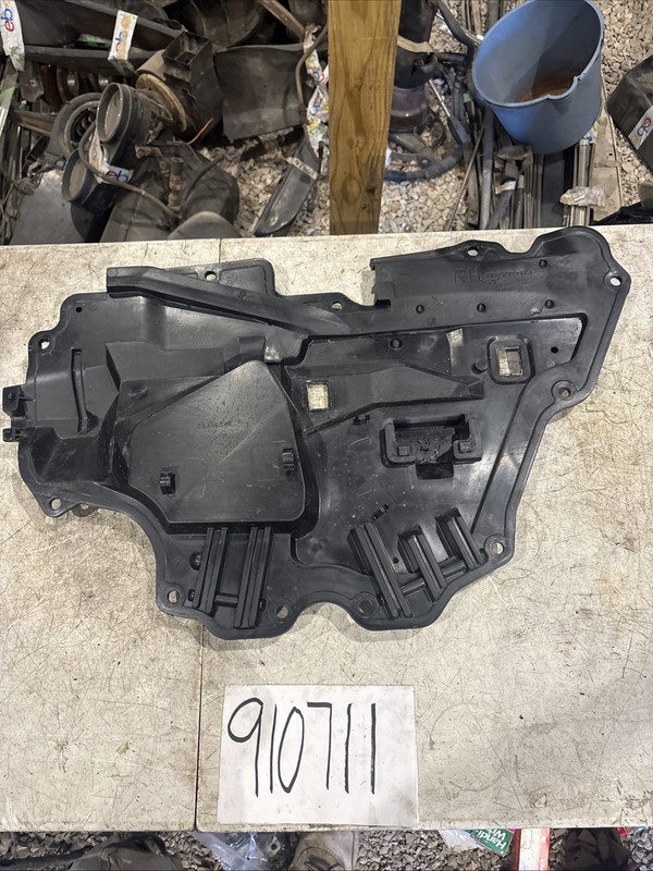 2006-2011 CADILLAC DTS REAR RIGHT DOOR PANEL WATER REFLECTOR 25756346
