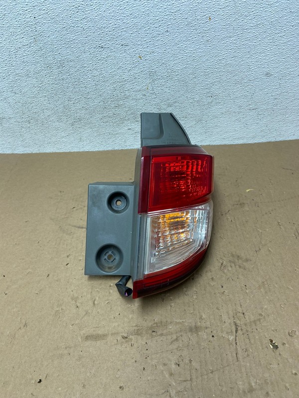 2011 to 2017 Nissan Quest Right Passenger RH Side Tail Light Oem AD7716 LK