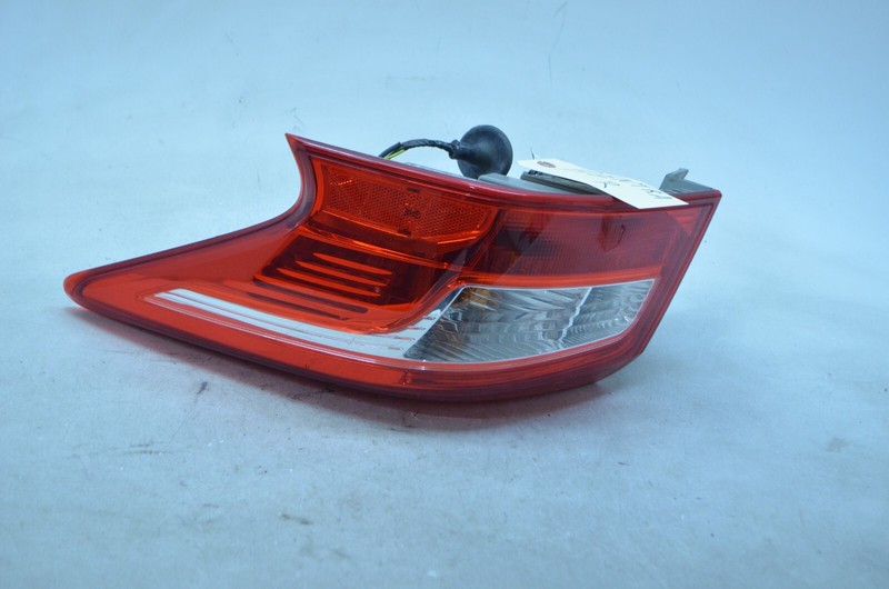 16-19 NISSAN SENTRA REAR RIGHT PASSENGER SIDE TAIL LIGHT LAMP OEM