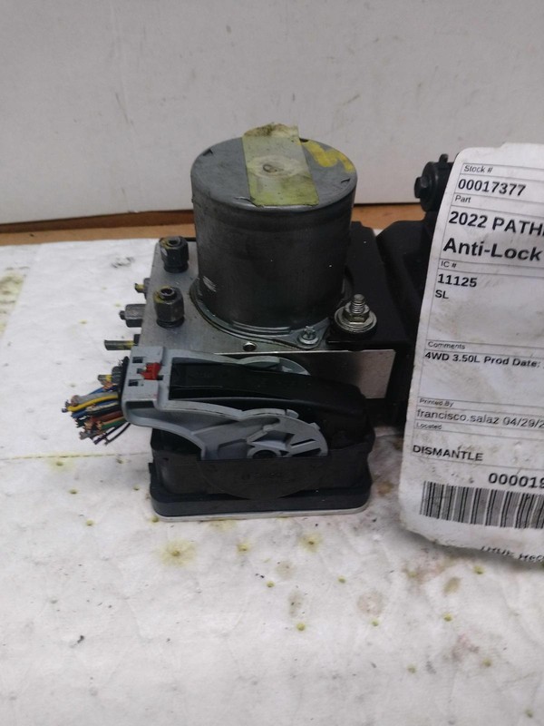 2022 Nissan Pathfinder ABS Hydraulic Assembly OEM Black 28K Miles NJ25-17377