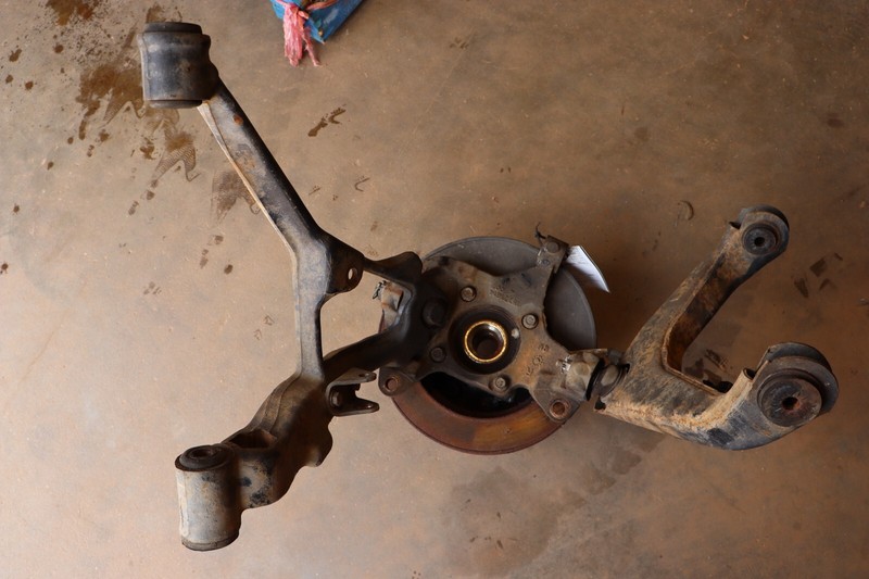 2003-2007 HUMMER H2 4WD FRONT RIGHT PASSENGER SPINDLE KNUCKLE W/ CONTROL ARM OEM