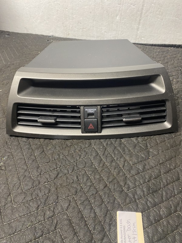 2008 Honda Accord 3.5 EXL Center Dash Vent/Trim