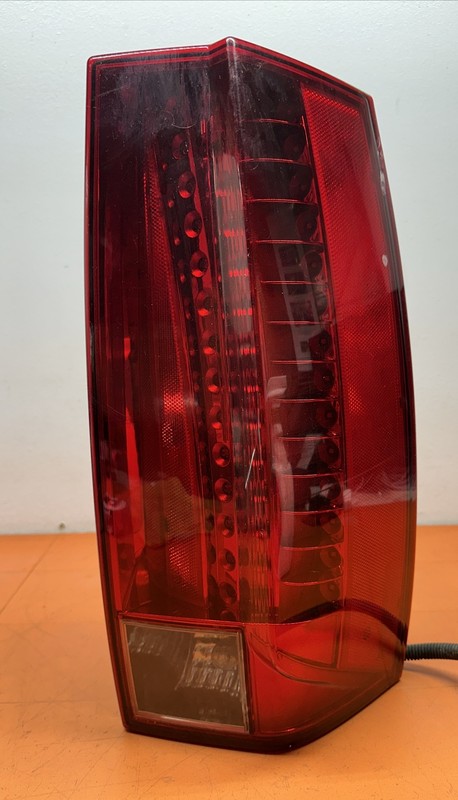07 - 2014 Cadillac Escalade Passenger Side Right Taillight LED OE RR RH Tested
