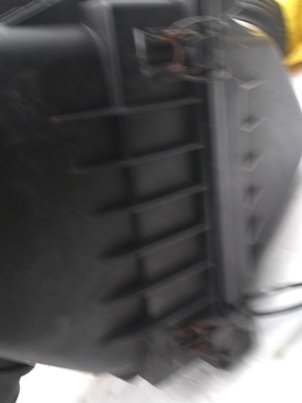 Used Air Cleaner Assembly fits: 2010 Ford Fusion 3.0 Grade B