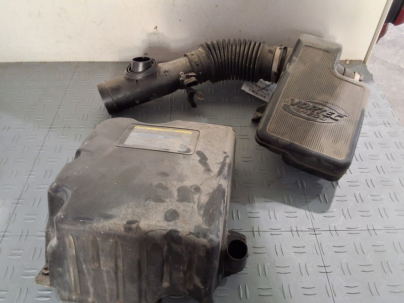 2008-2009 Chevy Trailblazer Air Cleaner Intake Box Assembly 4.2L