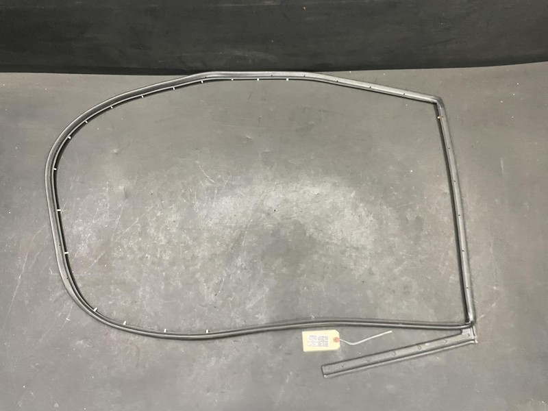 Rear Left Door Weatherstrip 2017 Kia Soul 83130-B2000 2014 2015 2016 2018 2019
