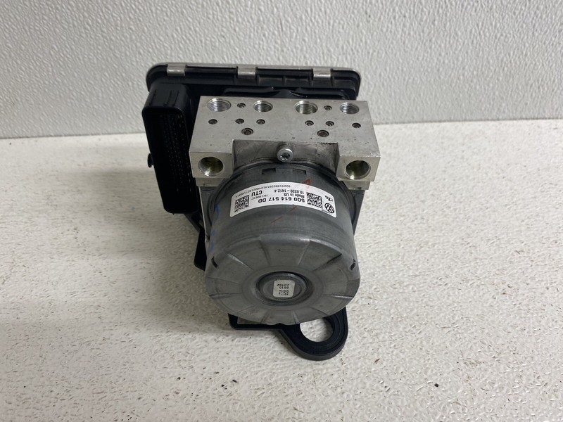 2019 VW Tiguan 5Q0 614 517 DD Anti Lock Braking Pump Brakes Actuator Module