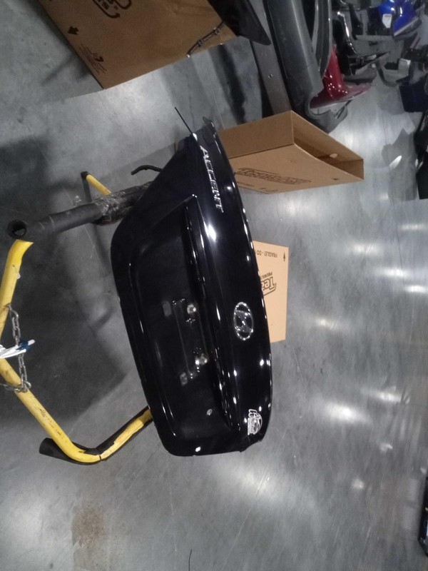2014 Hyundai Accent Black Deck Lid Trunk Lid OEM 692001R020 Used 121K Miles