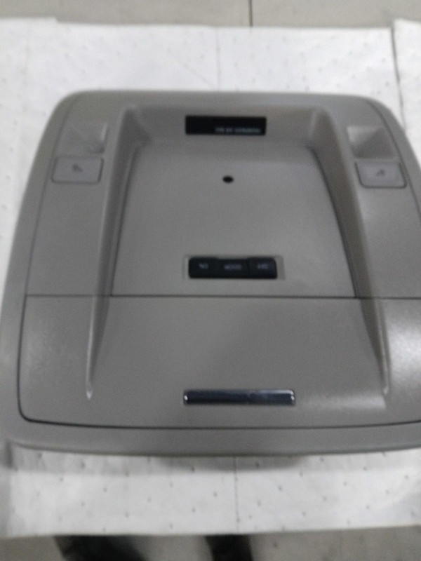 Used Front Upper Center Console fits: 2015 Chevrolet Silverado 1500 pickup roof