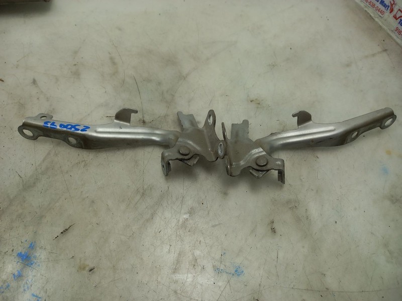 12 TOYOTA VENZA HOOD HINGE PAIR SILVER-1F7