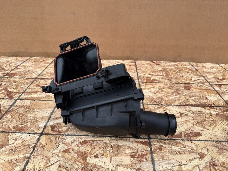 INFINITI QX30 2017-2019 OEM ENGINE AIR CLEANER INTAKE FILTER HOUSING BOX ASSY