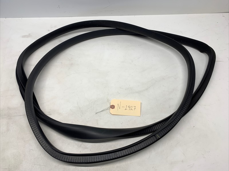 Tesla Model Y Door Seal Rubber Front Left 1497673-00-A 20202927 S2