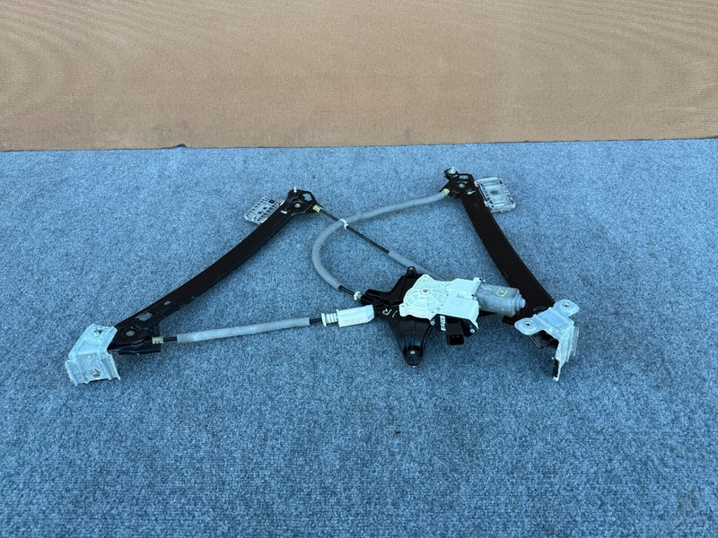 FORD MUSTANG GT 2015-2023 OEM RIGHT PASSENGER WINDOW REGULATOR WITH MOTOR