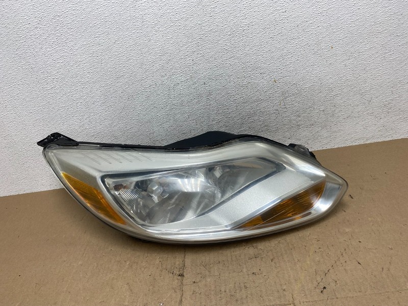 2012 2013 2014 Ford Focus Right Passenger Rh Side Headlight Oem AE6897 DW