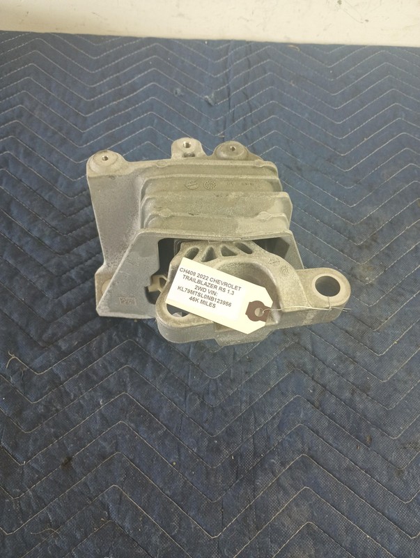 2021-2025 Chevrolet Trailblazer RS Right Engine Support Mount Bracket 1.3L FWD