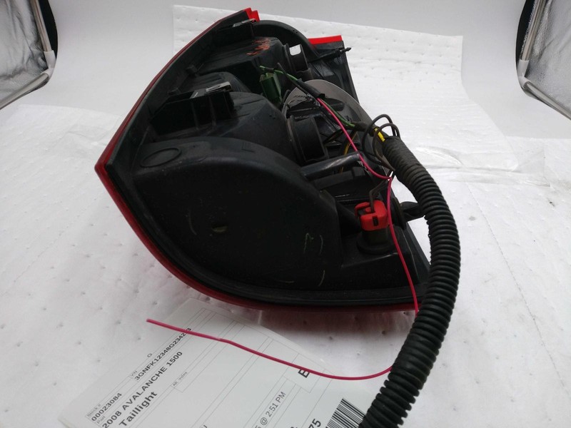 2008 Chevrolet Avalanche 1500 Left Tail Light Assembly Black OEM 512282 SCUFFS