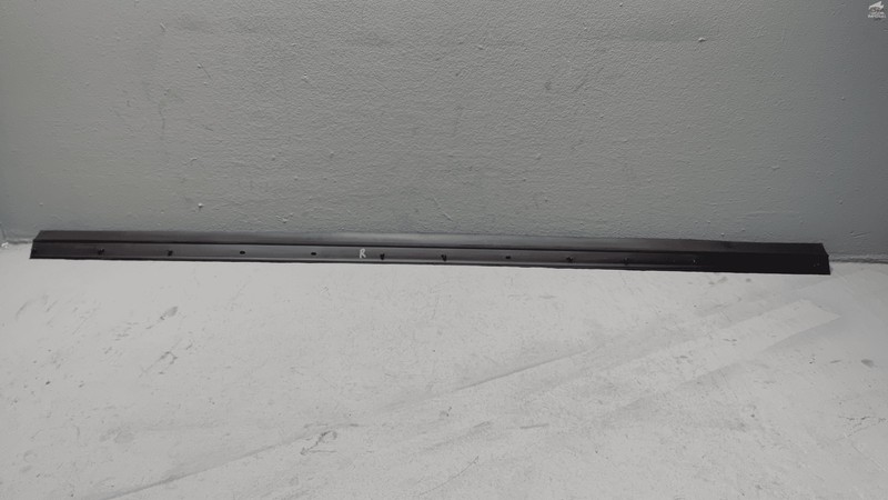 21-2025 Nissan Rogue Passenger Side Door Lower Body Rocker Weatherstrip Seal OEM