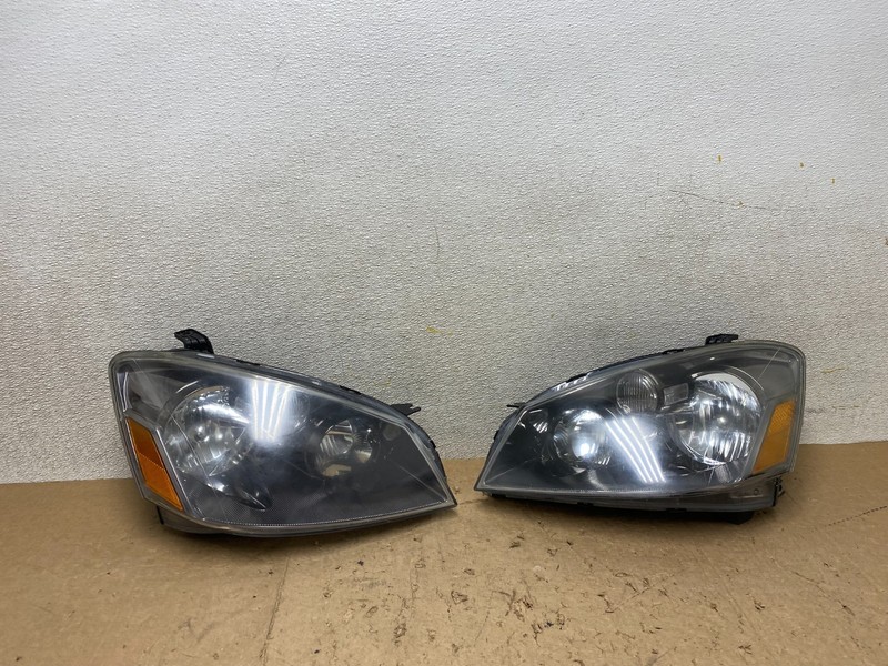 2005 to 2006 Nissan Altima Left+Right Side Set Halogen Headlights X2568 DW