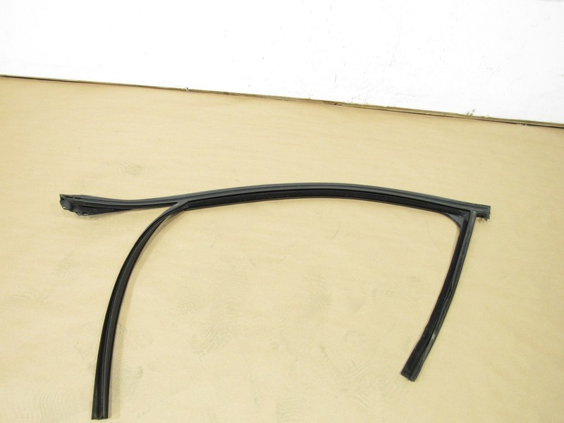 14-19 BMW X6 F16 2019 Front Left Door Window Run Channel Weatherstrip Seal |@1