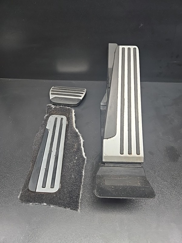 2011 - 2013 OEM INFINITI M37 THROTTLE ACCELERATOR GAS PEDAL ASSEMBLY
