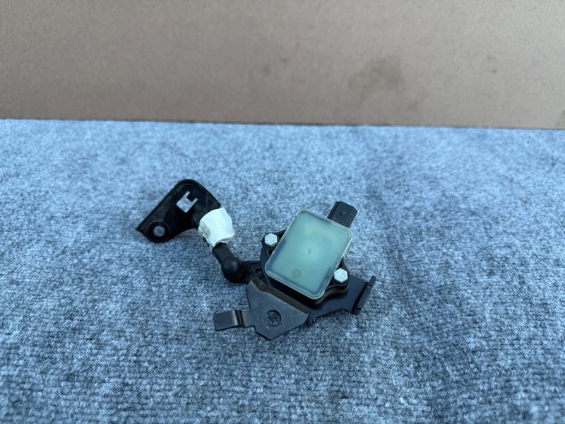 FORD MUSTANG GT 15-23 OEM REAR RIGHT PASSENGER SUSPENSION HEIGHT LEVEL SENSOR