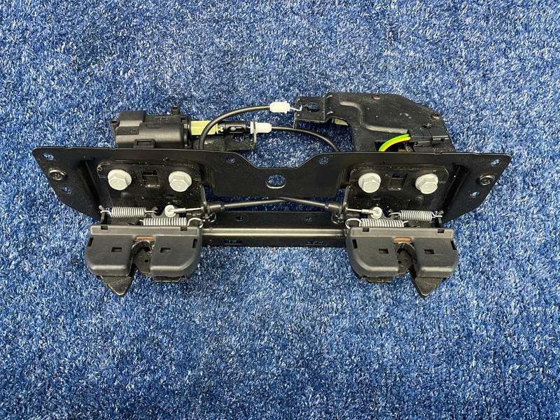 2016-2019 BUICK CASCADA LATCH ASSEMBLY REAR SEAT BACK 13378921 OEM 13430538