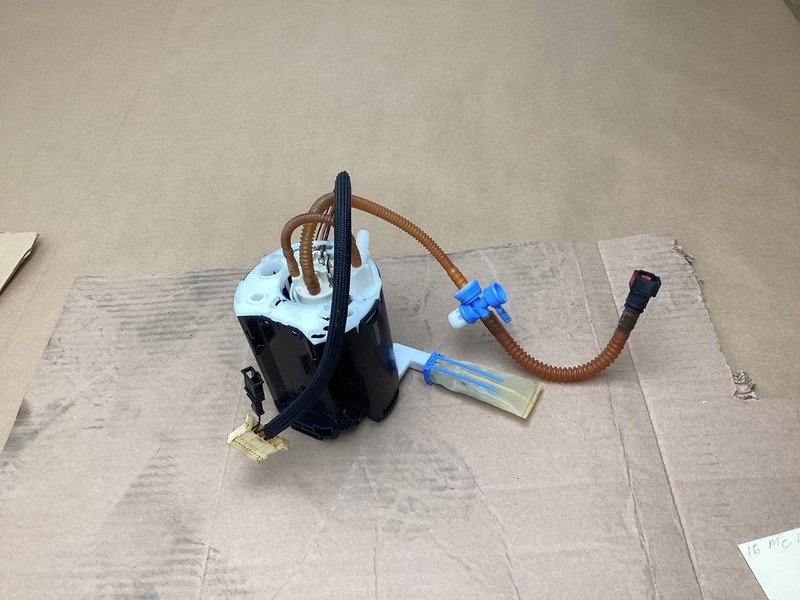 McLaren 650S 2016 Left Driver Engine Motor Gas Fuel Pump 15 - 17 :Y