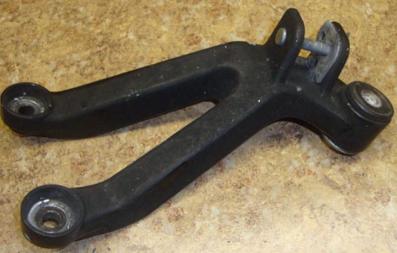 2002 Honda CBR600F4 CBR 600 F4 CBR600 Right Rear Foot Rest Peg Pedal Mount 02 M6