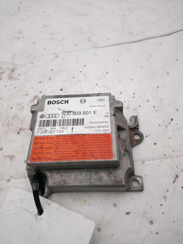 Used Air Bag Module fits: 2005 Porsche CAYENNE Air Bag mounted under floor conso