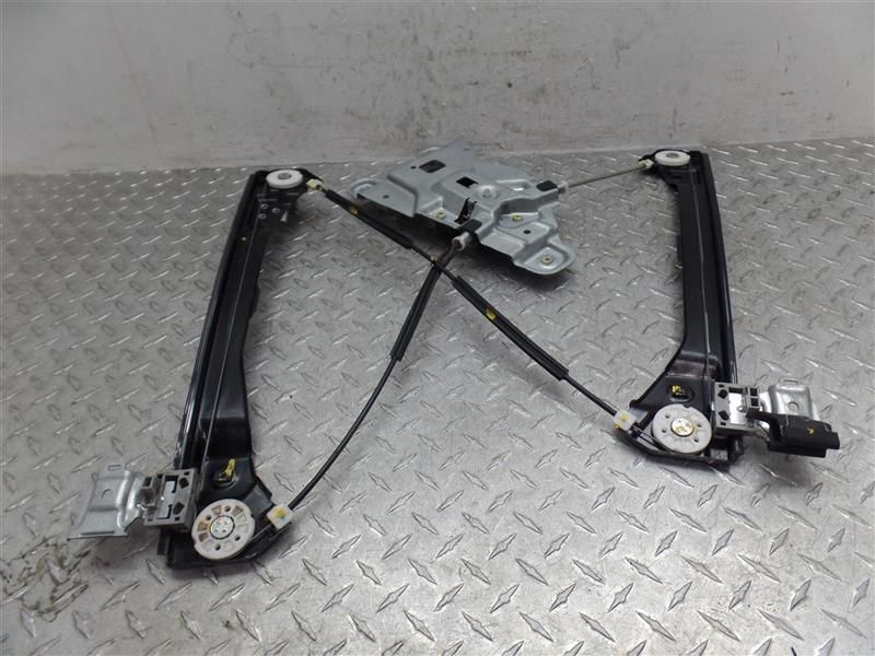 10-11 Chevrolet Equinox Front Right Passenger Window Regulator OEM 20942198