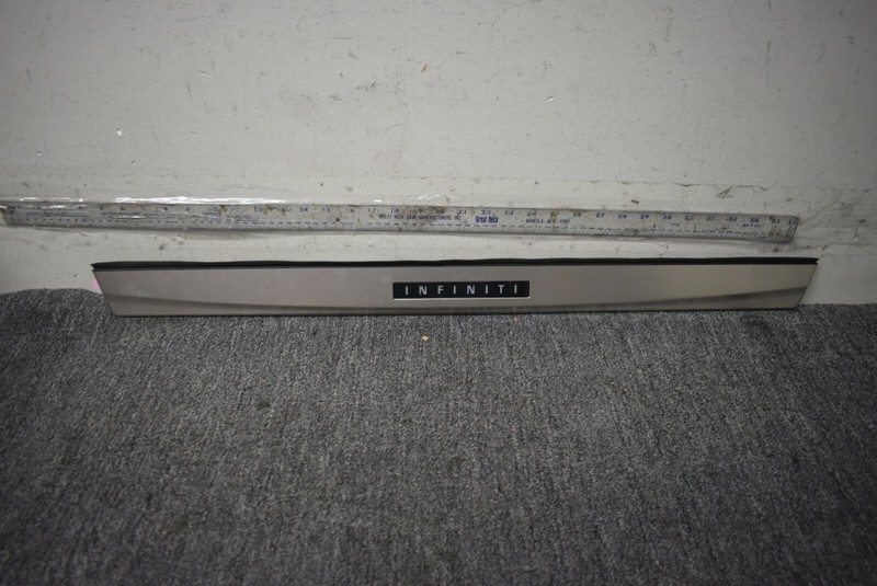 INFINITI DOOR SILL STEP PAD/WITH LIGHT LEFT SIDE FACTORY OEM