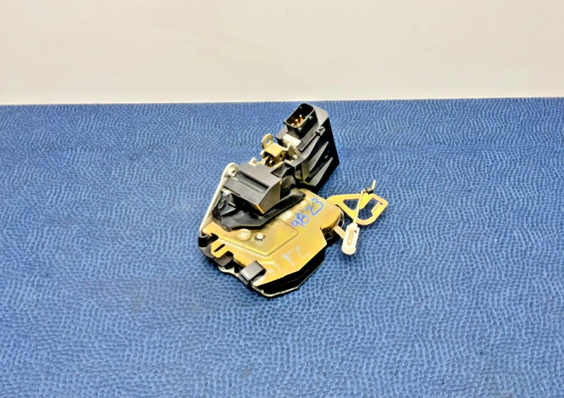 96-02 OEM BMW E36 Z3 Front Left Driver Side LH Exterior Door Lock Latch Actuator