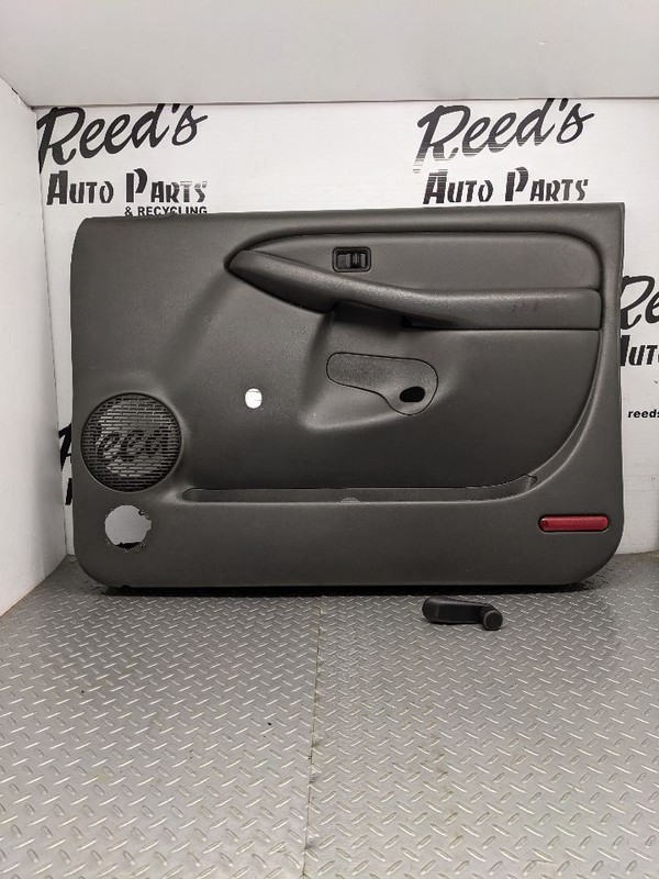 2003-2006 SILVERADO Rh Passenger Front Door Trim Panel 1145720