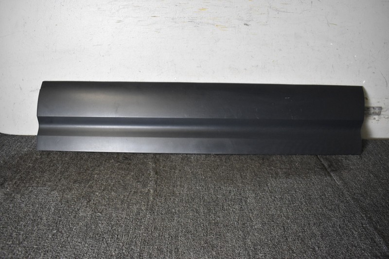 2020 2021 2022 LAND ROVER DEFENDER DOOR MOLDING RIGHT FRONT L8B2-21064-C OEM