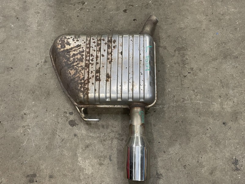 17 18 19 20 Jaguar F-Pace Rear Left Exhaust Muffler Unit 2.0L 1559 OEM