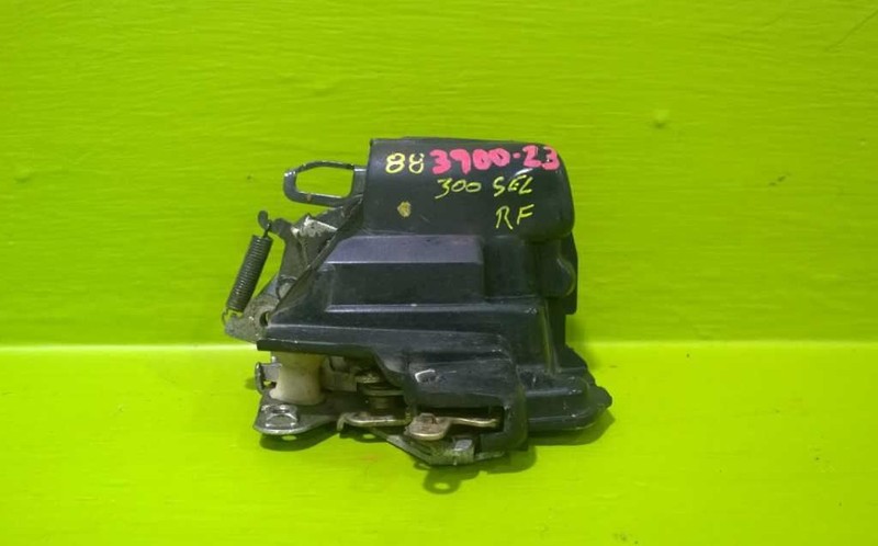 88 89 90 91 300SEL PASSENGER RIGHT FRONT DOOR LOCK LATCH OEM 3900-23