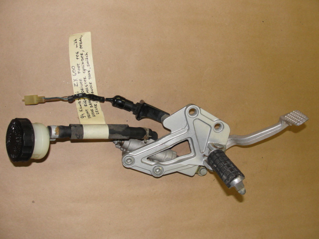 94 KAWASAKI ZX 600 FRONT RIGHT DRIVER PEG PEDAL MASTER CYLINDER REAR BRAKE ZX600