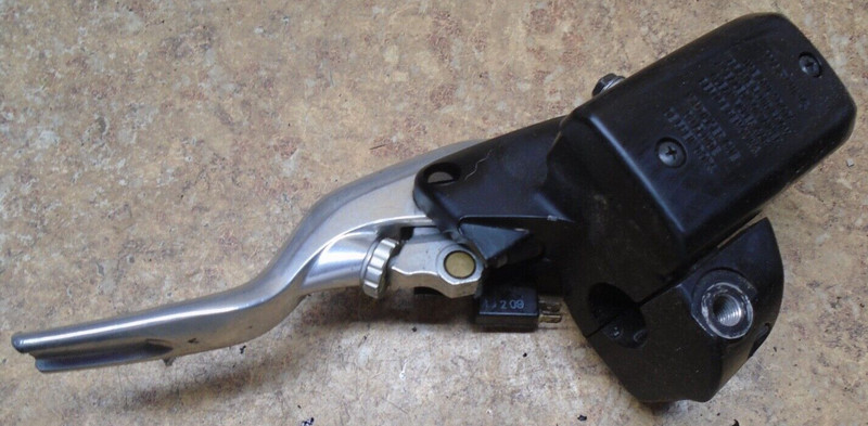 11 Harley Davidson FXDWG Wide Glide Front Brake Lever Master Cylinder Reservoir