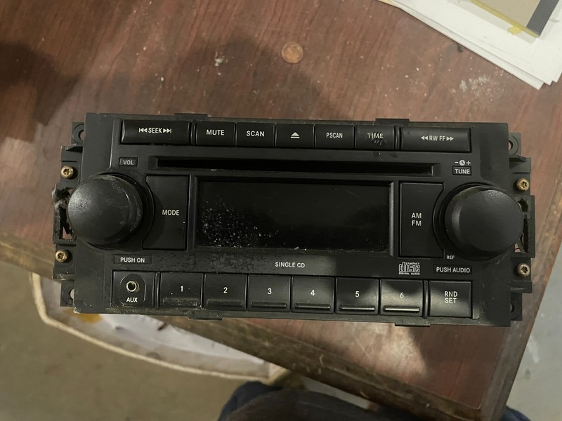 JEEP DODGE CHRYSLER CALIBER PATRIOT OEM Radio STEREO CASSETTE PLAYER P05064173AG