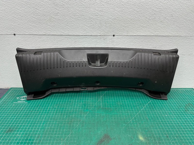 09-15 JAGUAR XF X250 TRUNK LATCH LOCK SILL SCUFF PLATE COVER PANEL OEM