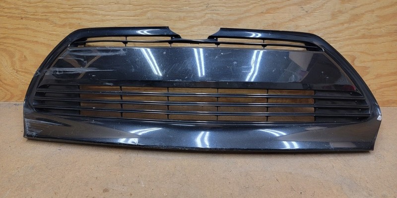 2017 2018 2019 TOYOTA COROLLA L LE SE Front Bumper Lower Grille OEM *