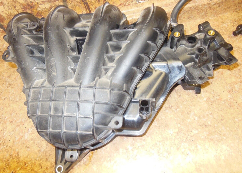2016 Ford Fusion 2.5L 2.5 L Air Intake Manifold Throttle Body Head 16